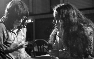 Susanne Tabata interviewing Joey Ramone, photo by Bev Davies